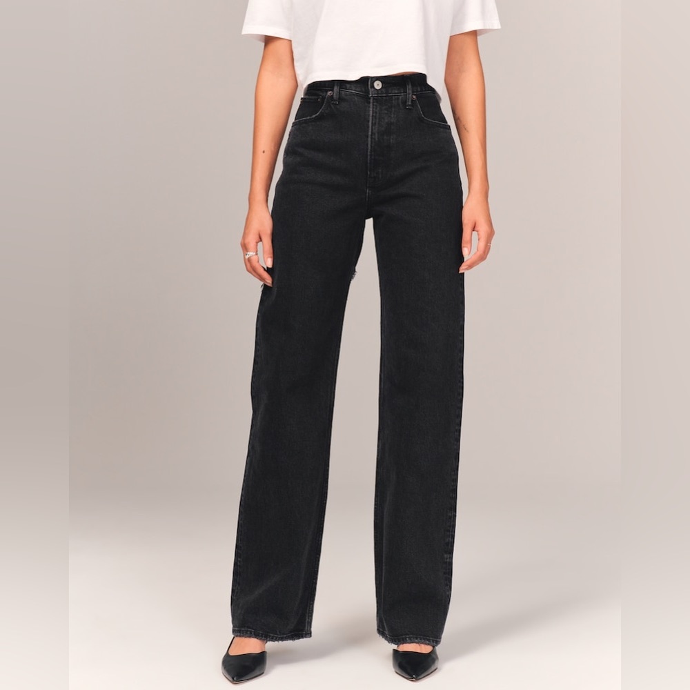 A&F 90s Relaxed Jean Ultra High Rise size 26 (2R)